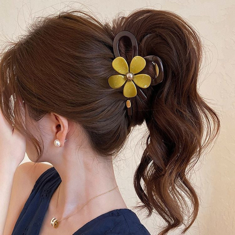 Petalglow Flower Jaw Clip