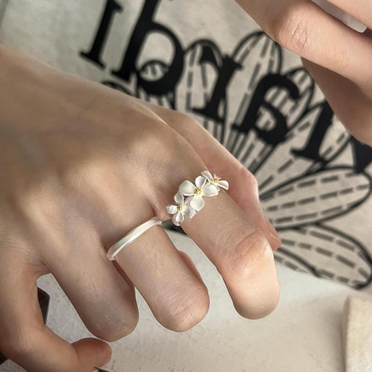 The Simple Bloom | Gardenia Trio Ring