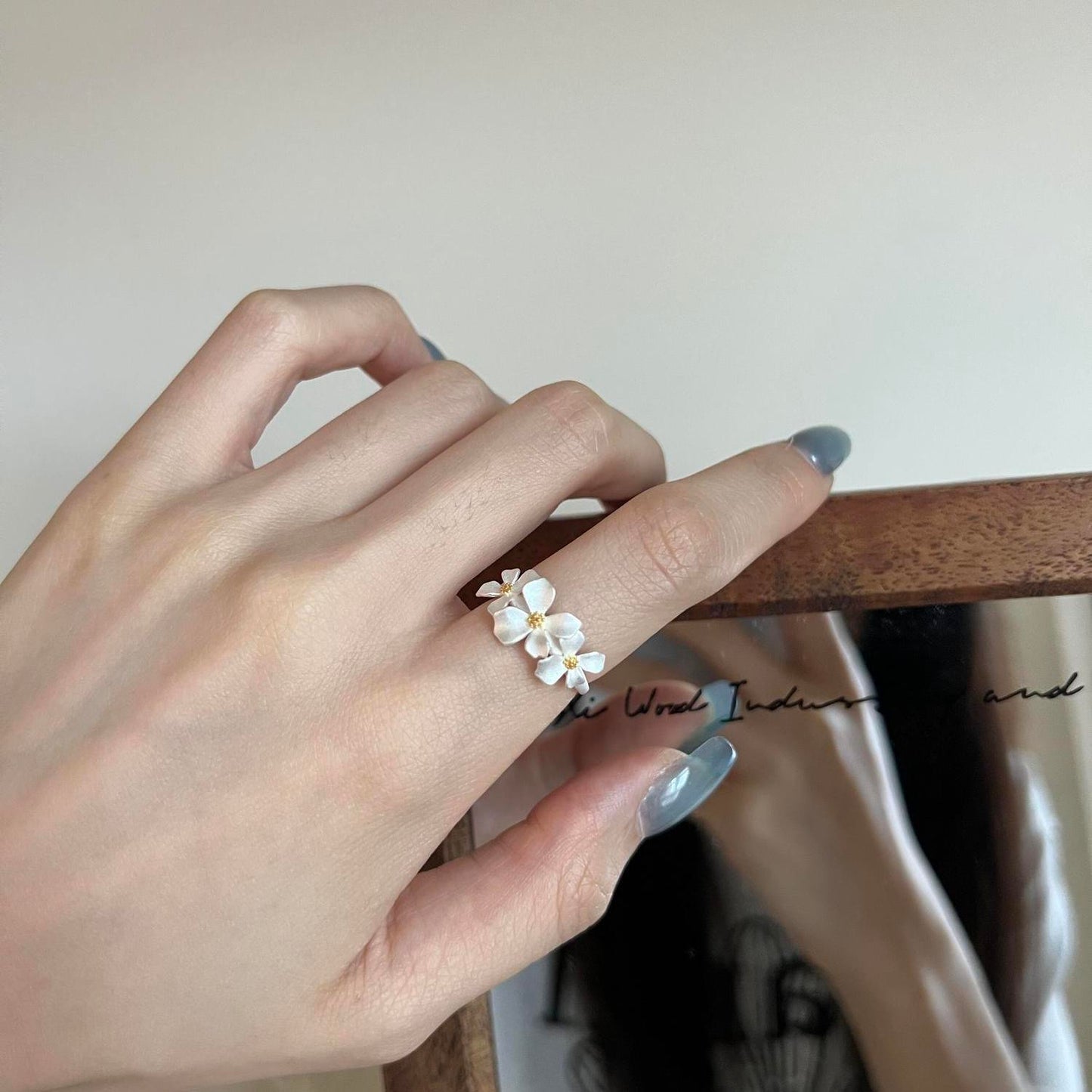 The Simple Bloom | Gardenia Trio Ring