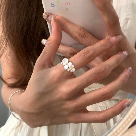The Simple Bloom | Gardenia Trio Ring