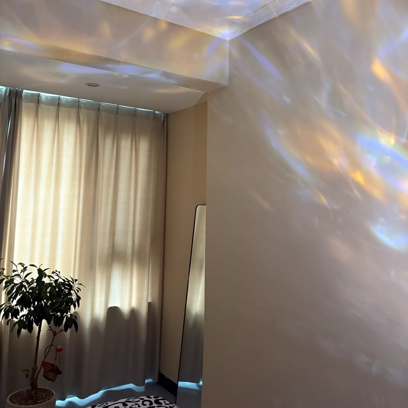 Lira Prismatic Rotatable Ambient Spotlight Collection
