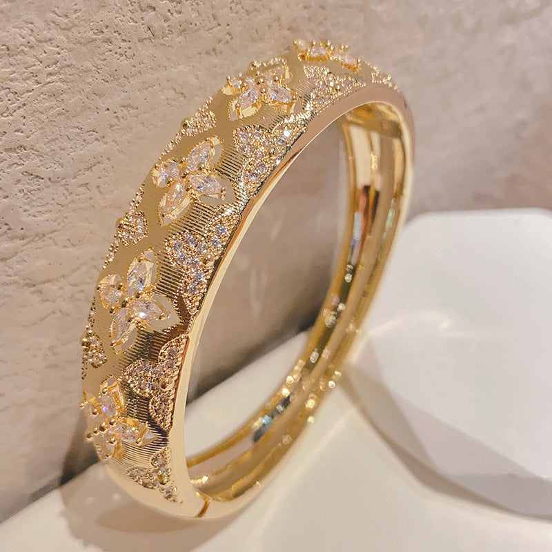 The Regal Bloom | Textured Zircon Bracelet
