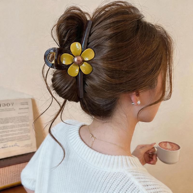 Petalglow Flower Jaw Clip