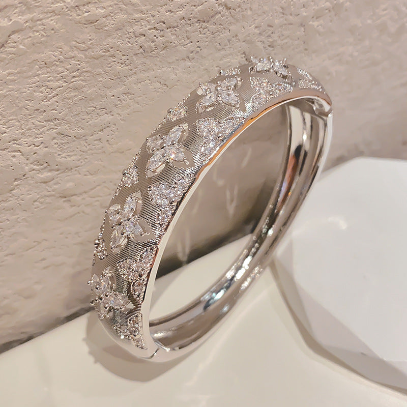 The Regal Bloom | Textured Zircon Bracelet