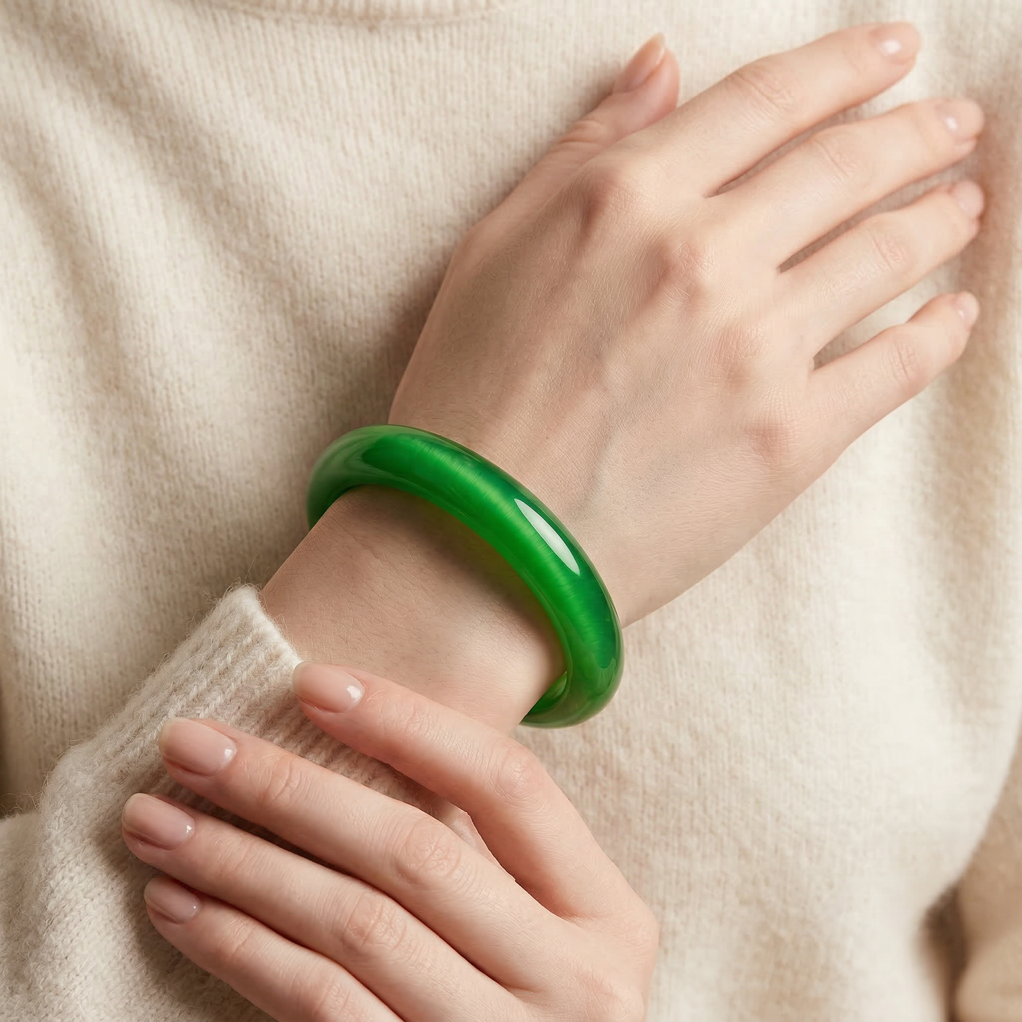 The Emerald Glow | Luminous Green Bangle